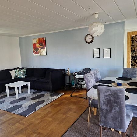 Villa Med Egen Parkering. Moejlighet Att Boka Fran 1 Och Upp Till 5 Personer. Örebro Exteriér fotografie