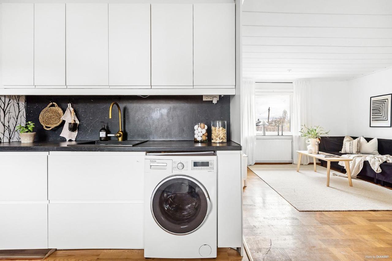 Villa Med Egen Parkering. Moejlighet Att Boka Fran 1 Och Upp Till 5 Personer. Örebro Exteriér fotografie