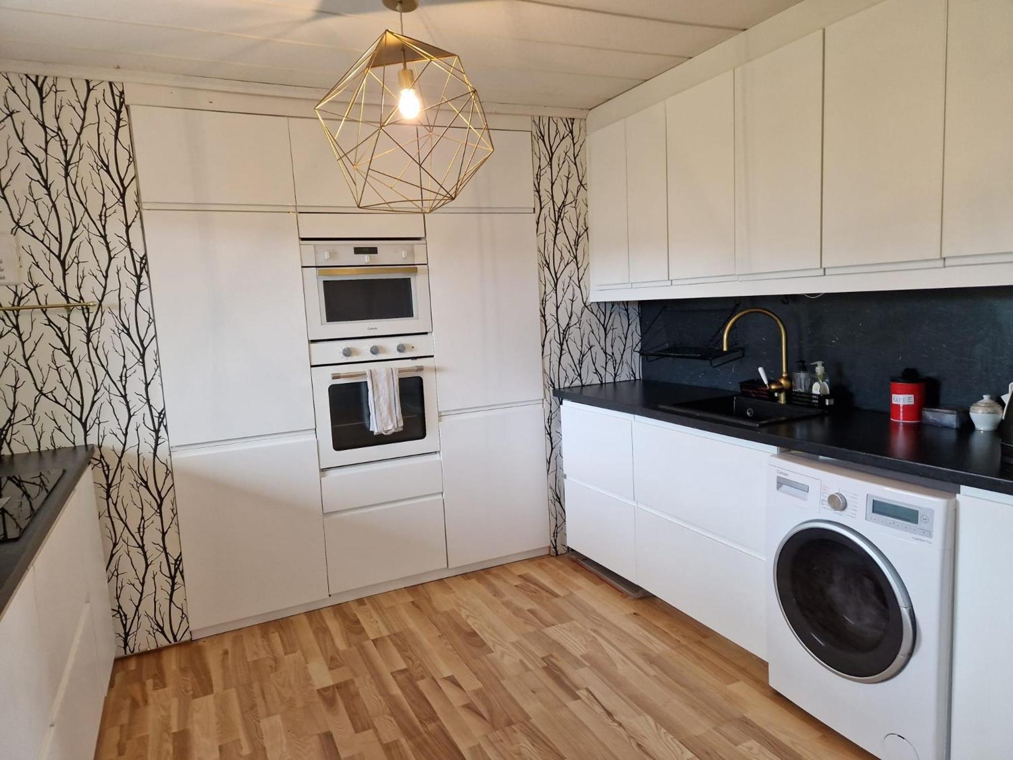 Villa Med Egen Parkering. Moejlighet Att Boka Fran 1 Och Upp Till 5 Personer. Örebro Exteriér fotografie