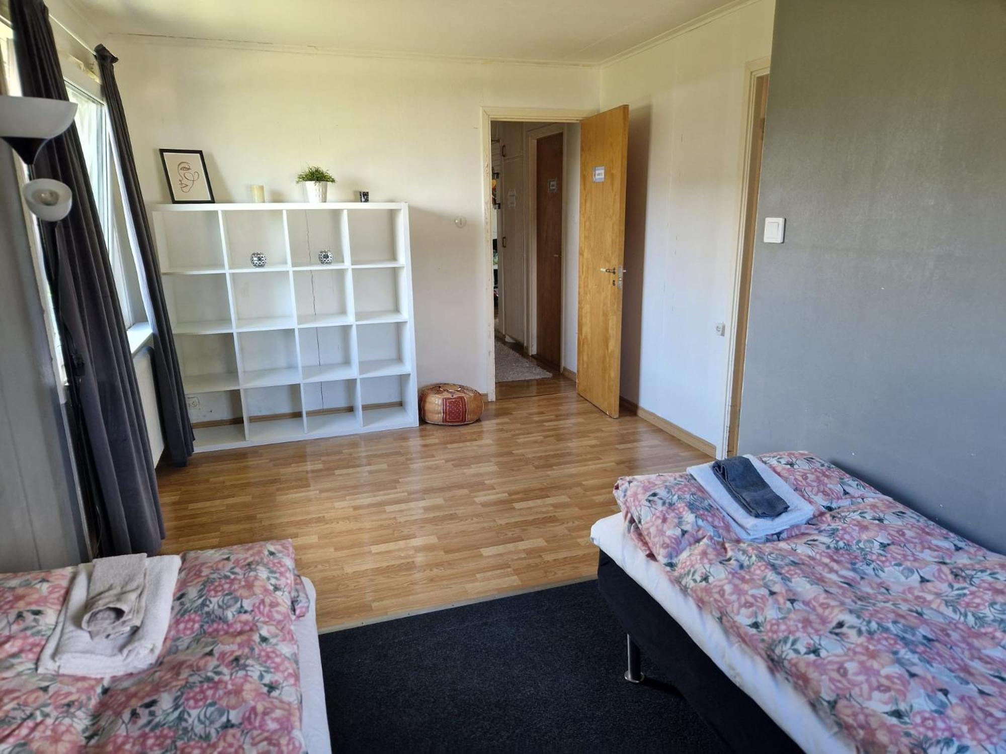 Villa Med Egen Parkering. Moejlighet Att Boka Fran 1 Och Upp Till 5 Personer. Örebro Exteriér fotografie